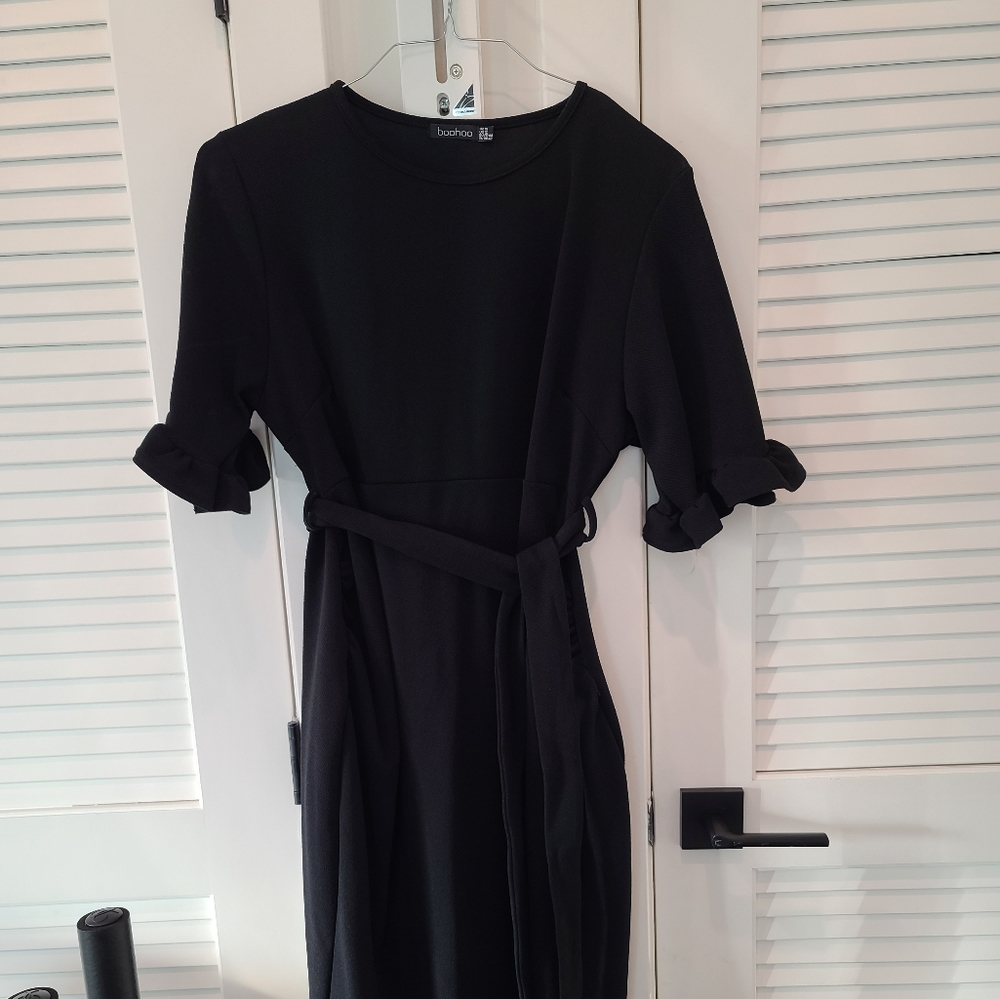 Boohoo black dress - like new condition